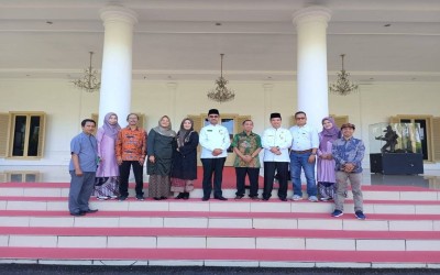 Pertemuan SMKN 7 Padang Bersama ALUMNI KOKAR/SMKI/SMKN 7 Padang, Kepala Dinas Pendidikan Propinsi Sumatera Barat Bersama Gubernur Provinsi Sumatera Barat di Istana Gubernur Sumatera Barat